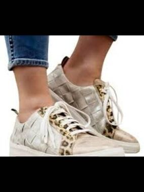 Diba True Yuli Ana Lace-Up Metallic Silver Leopard Accent Sneakers Size 9